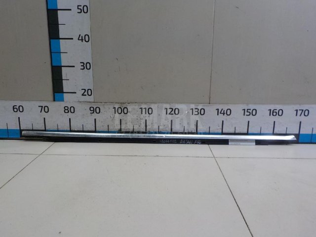 Накладка стекла переднего правого