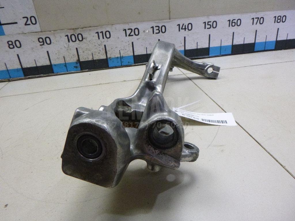 Кулак поворотный передний правый