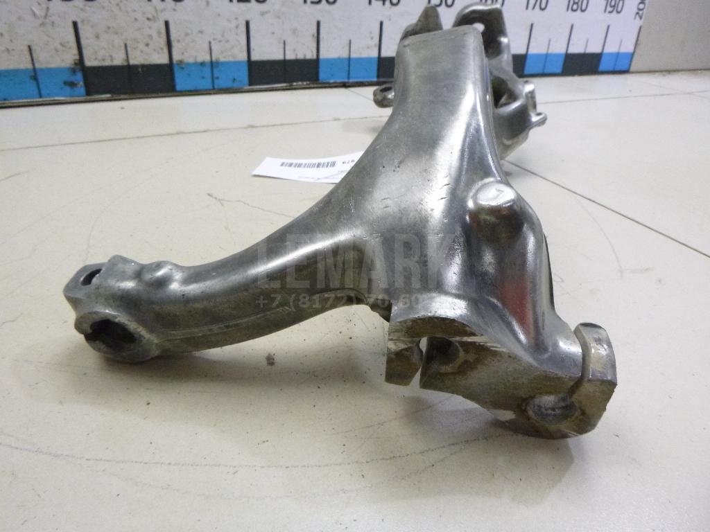 Кулак поворотный передний правый