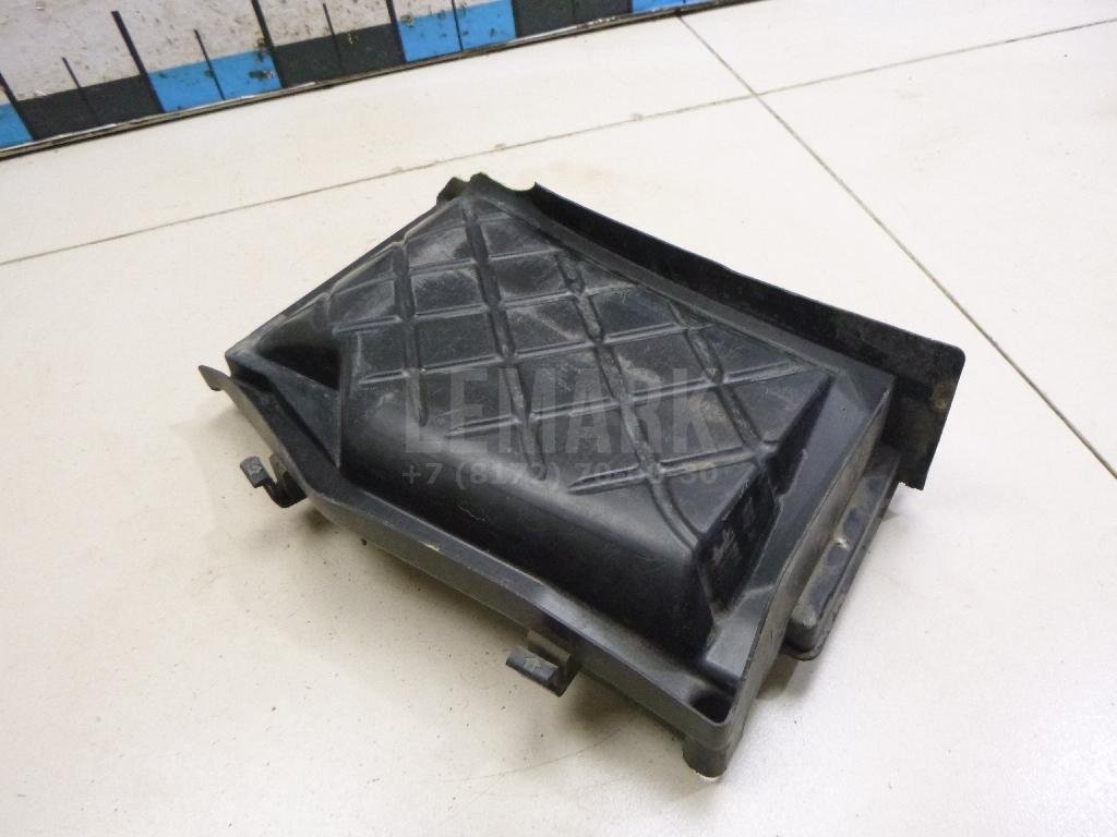 Крышка салонного фильтра