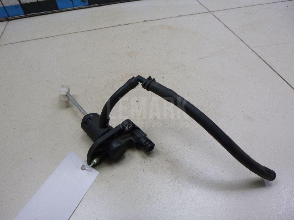 Цилиндр сцепления главный