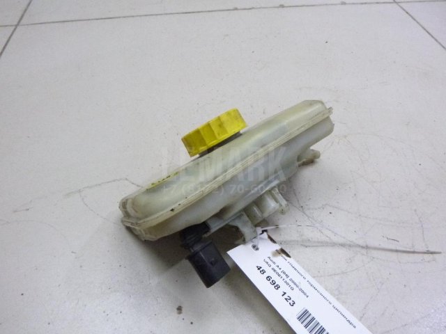 Бачок главного тормозного цилиндра