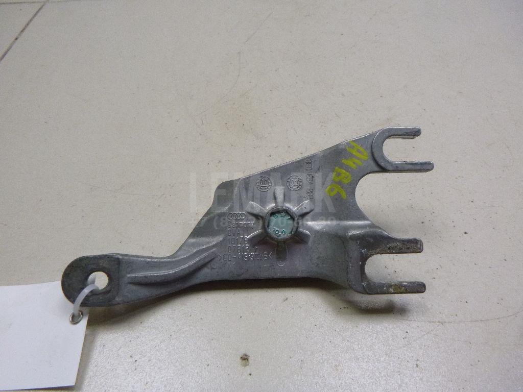 Кронштейн крепления подлокотника