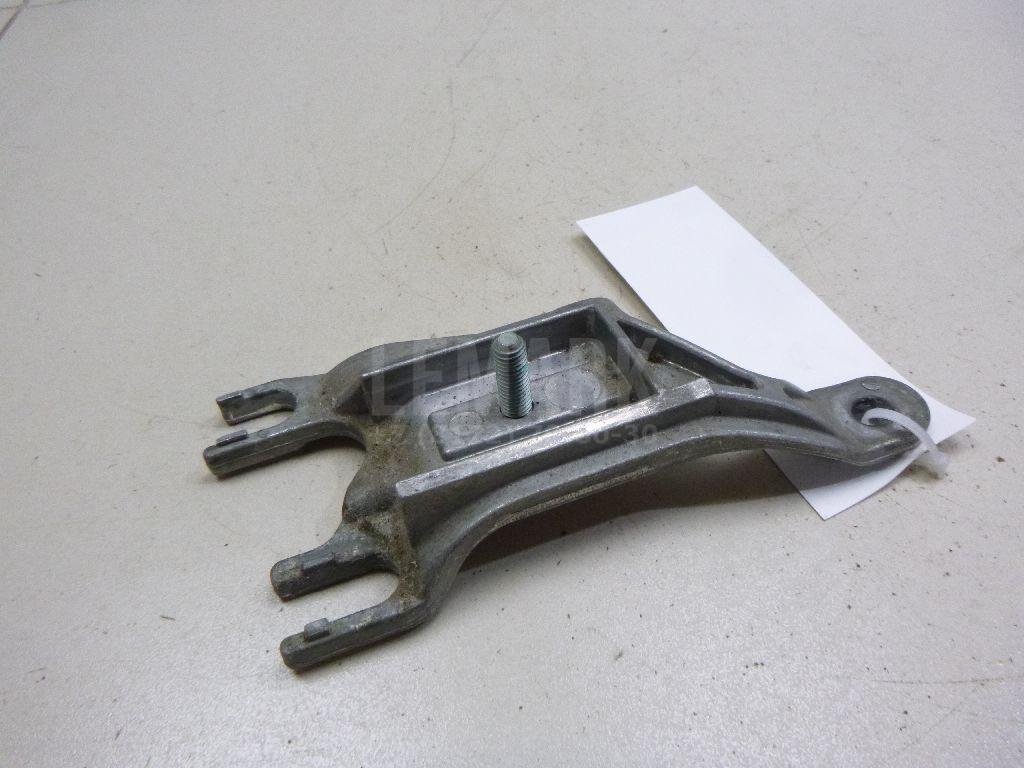 Кронштейн крепления подлокотника