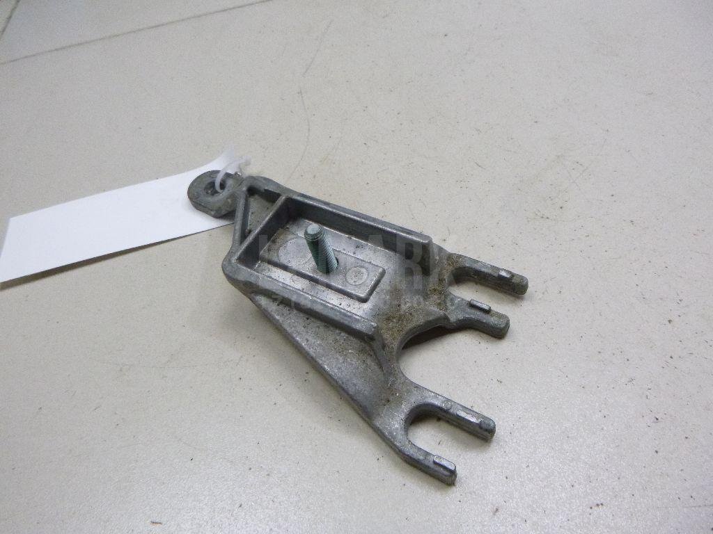 Кронштейн крепления подлокотника