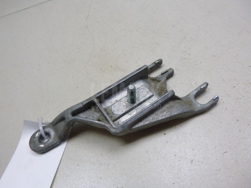 Кронштейн крепления подлокотника