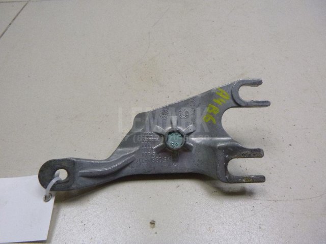 Кронштейн крепления подлокотника