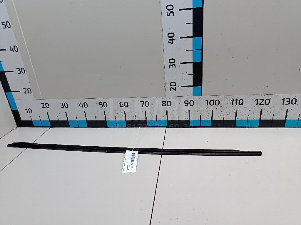 Накладка стекла переднего правого