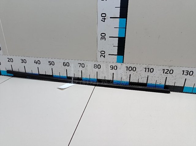 Накладка стекла переднего правого