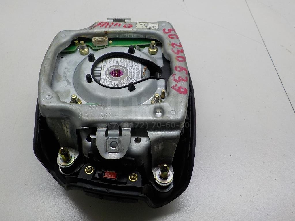 Подушка безопасности в рулевое колесо