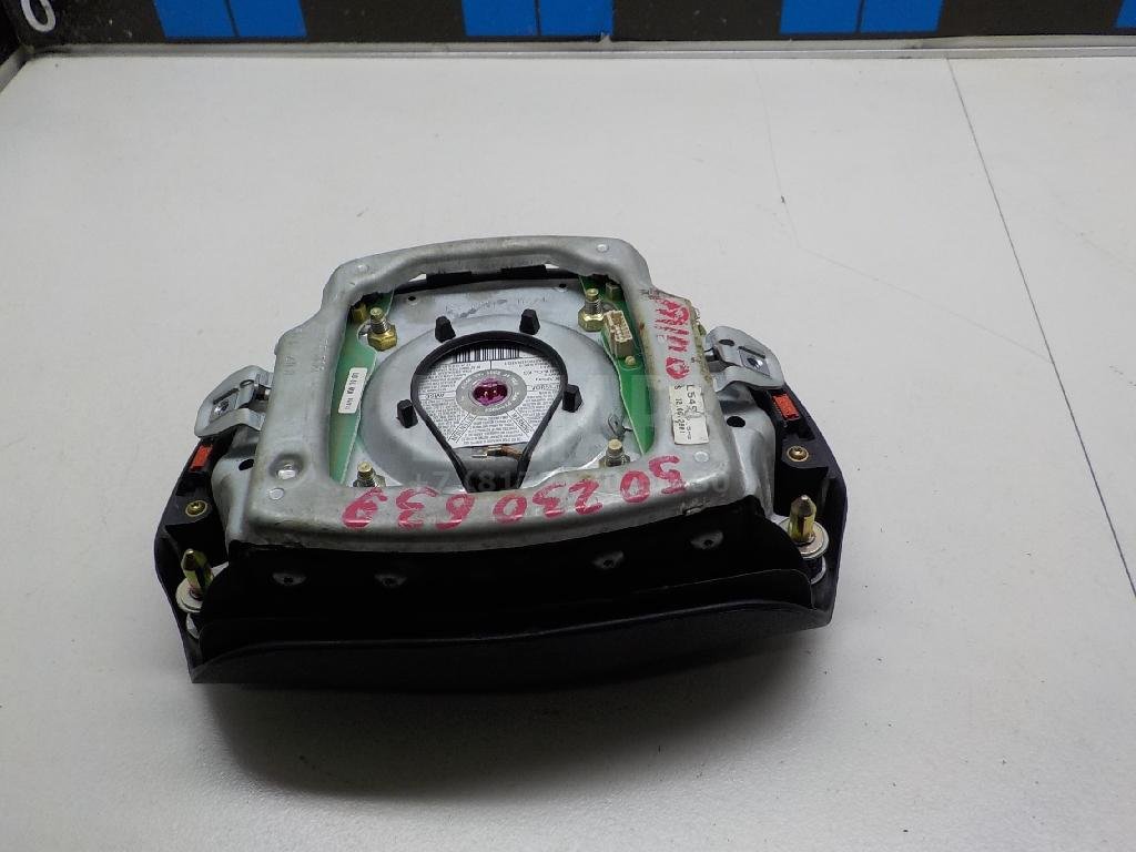 Подушка безопасности в рулевое колесо