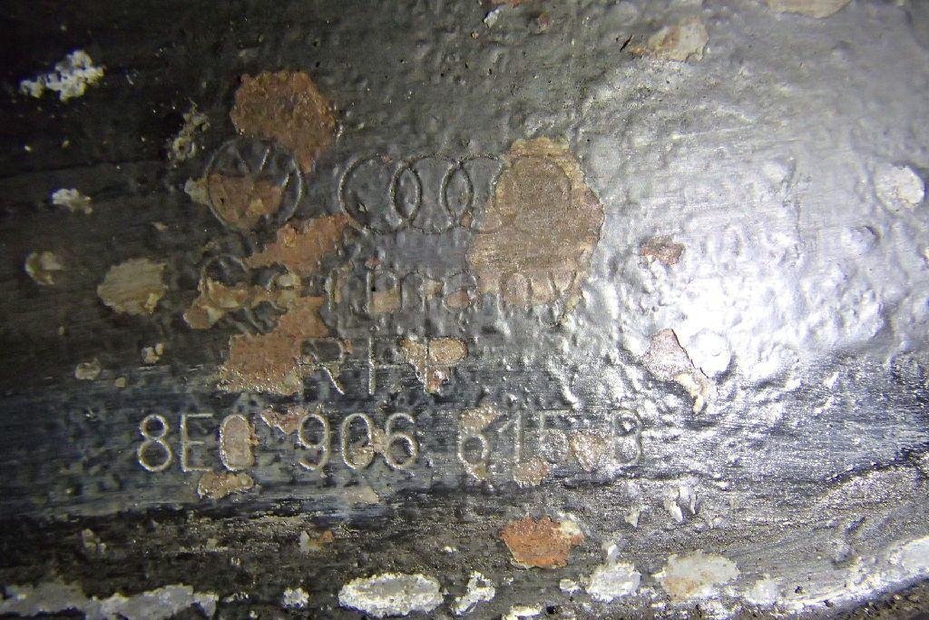 Кронштейн воздушного насоса для  Audi A4 [B7] 2005-2007