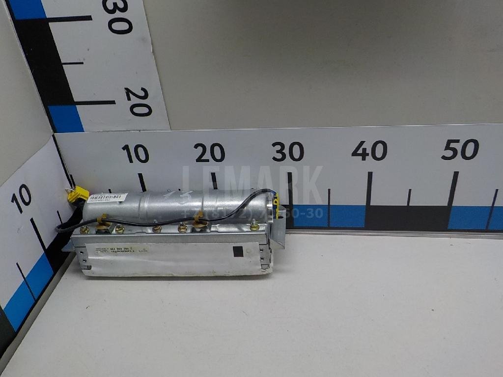 Подушка безопасности пассажирская (в торпедо)