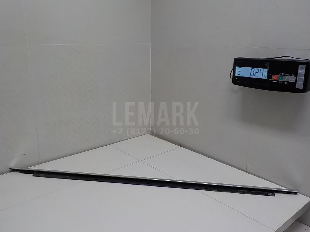 Накладка стекла переднего левого