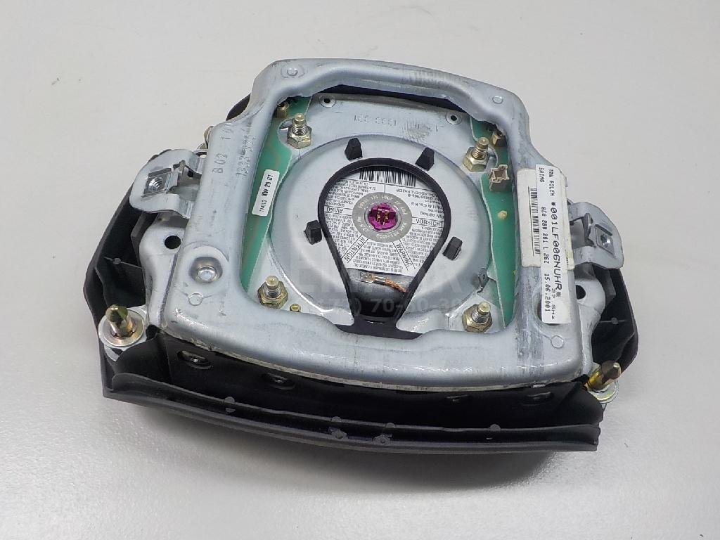 Подушка безопасности в рулевое колесо