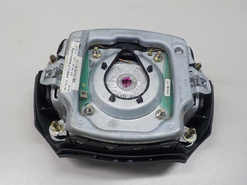 Подушка безопасности в рулевое колесо