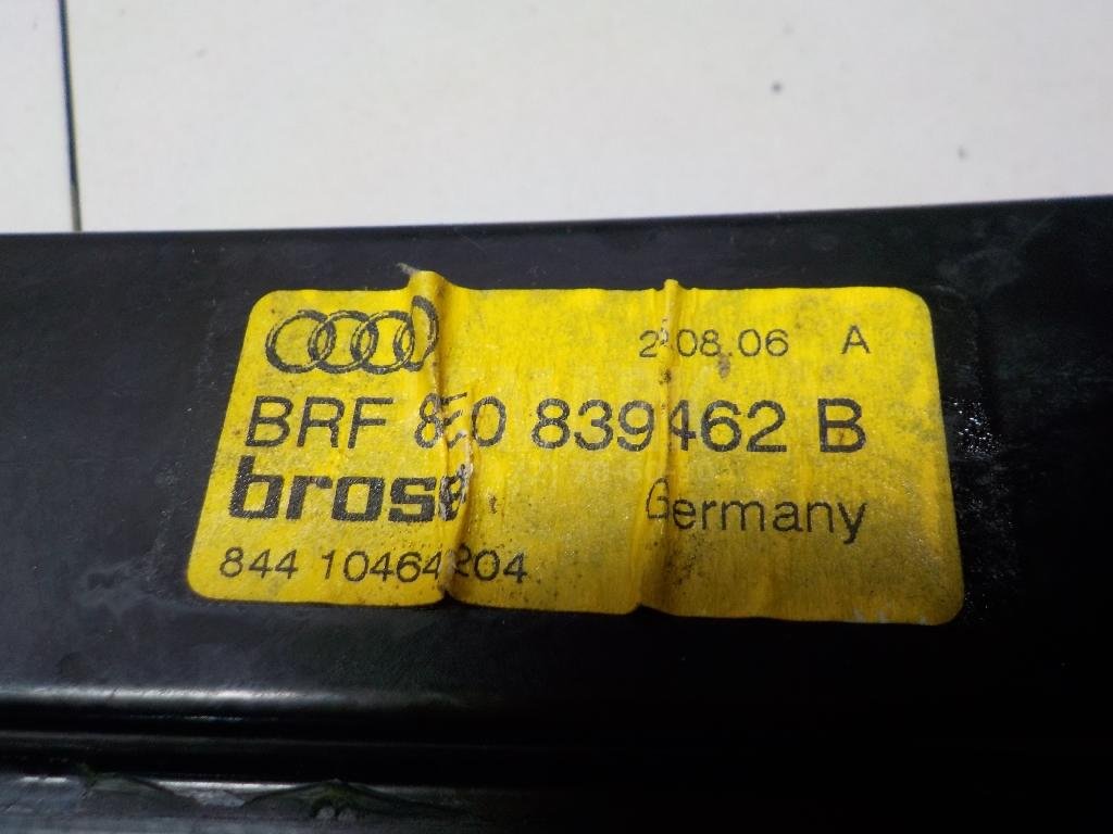 Стеклоподъемник электр. задний правый