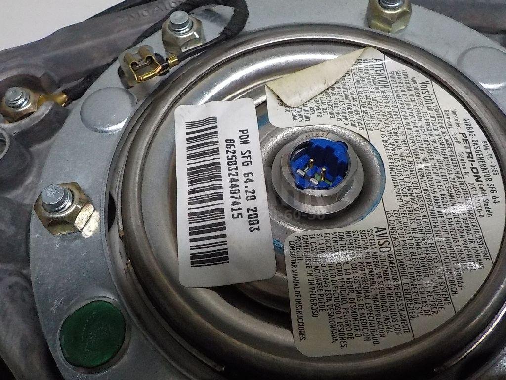 Подушка безопасности в рулевое колесо