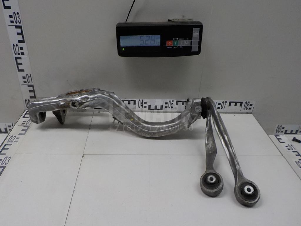 Кулак поворотный передний правый