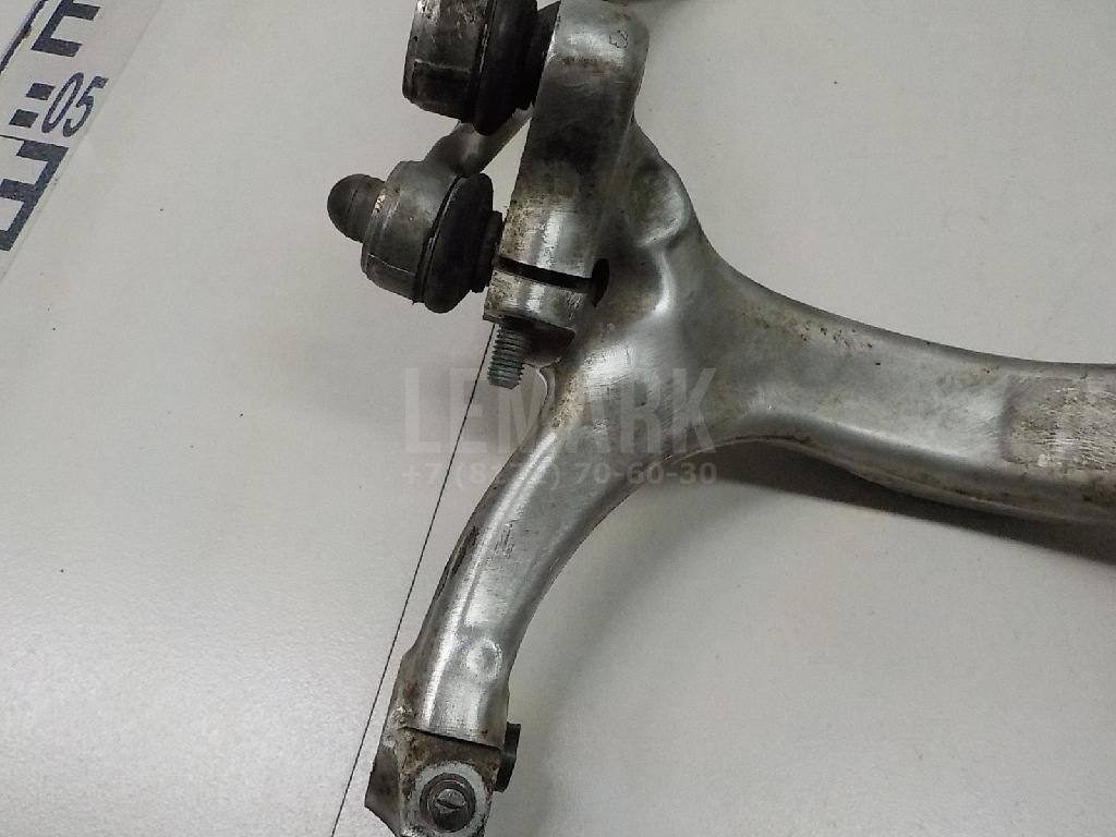 Кулак поворотный передний правый