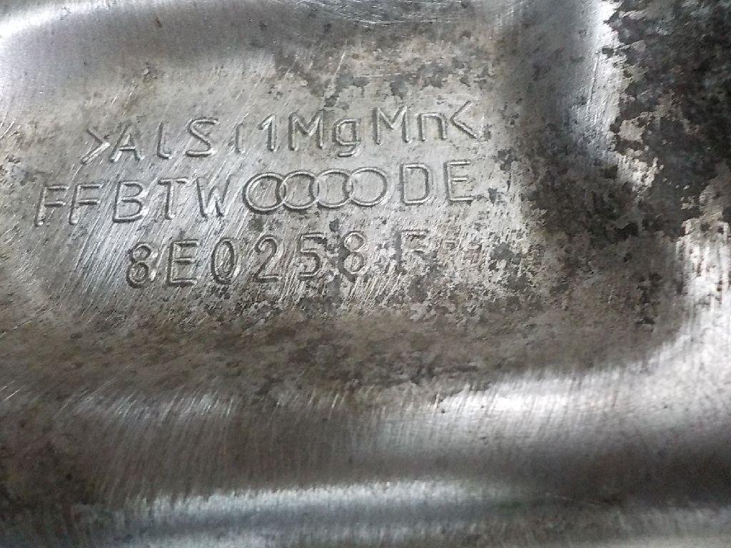 Кулак поворотный передний правый