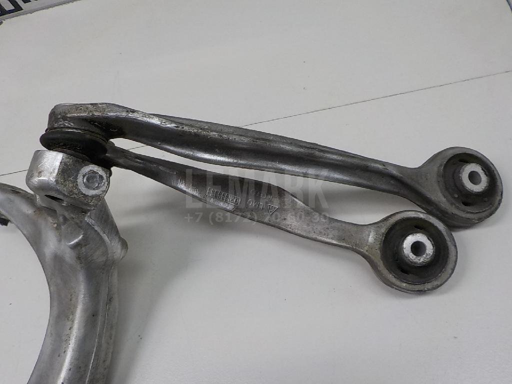 Кулак поворотный передний правый