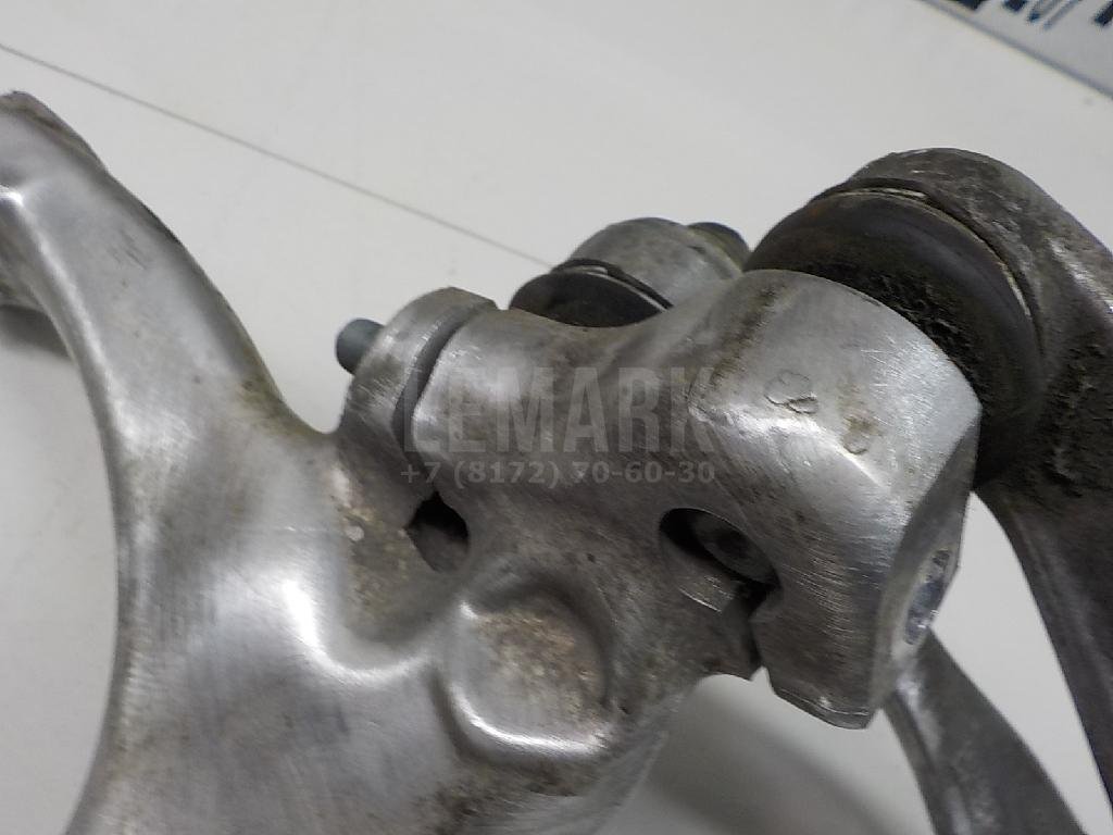 Кулак поворотный передний правый