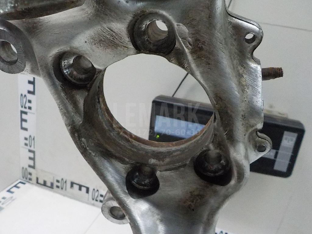 Кулак поворотный передний правый