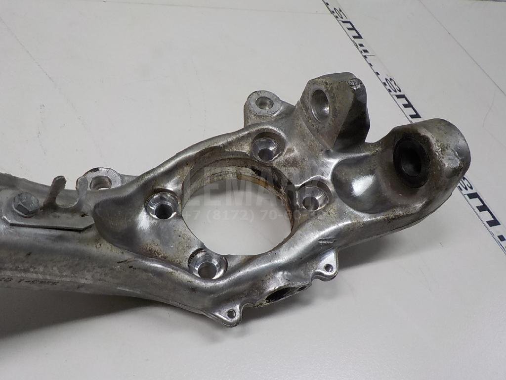 Кулак поворотный передний правый