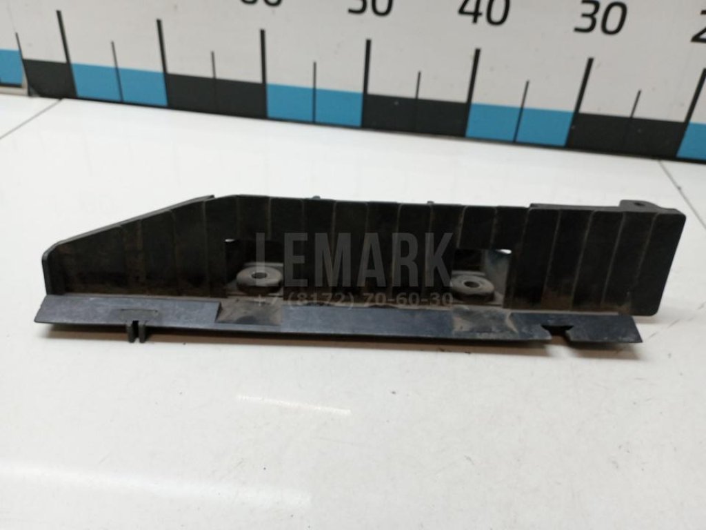 Направляющая заднего бампера левая