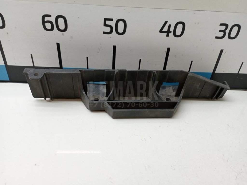 Направляющая заднего бампера левая