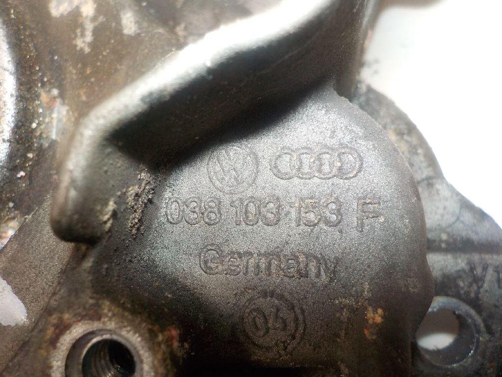 Крышка двигателя передняя