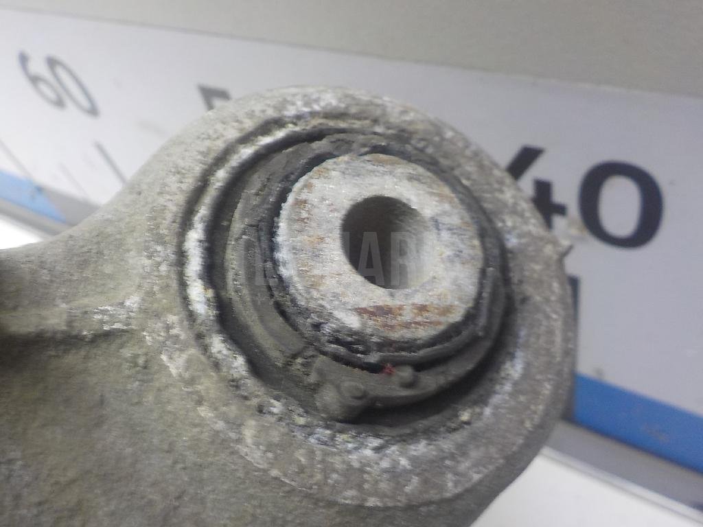 Рычаг задний нижний правый