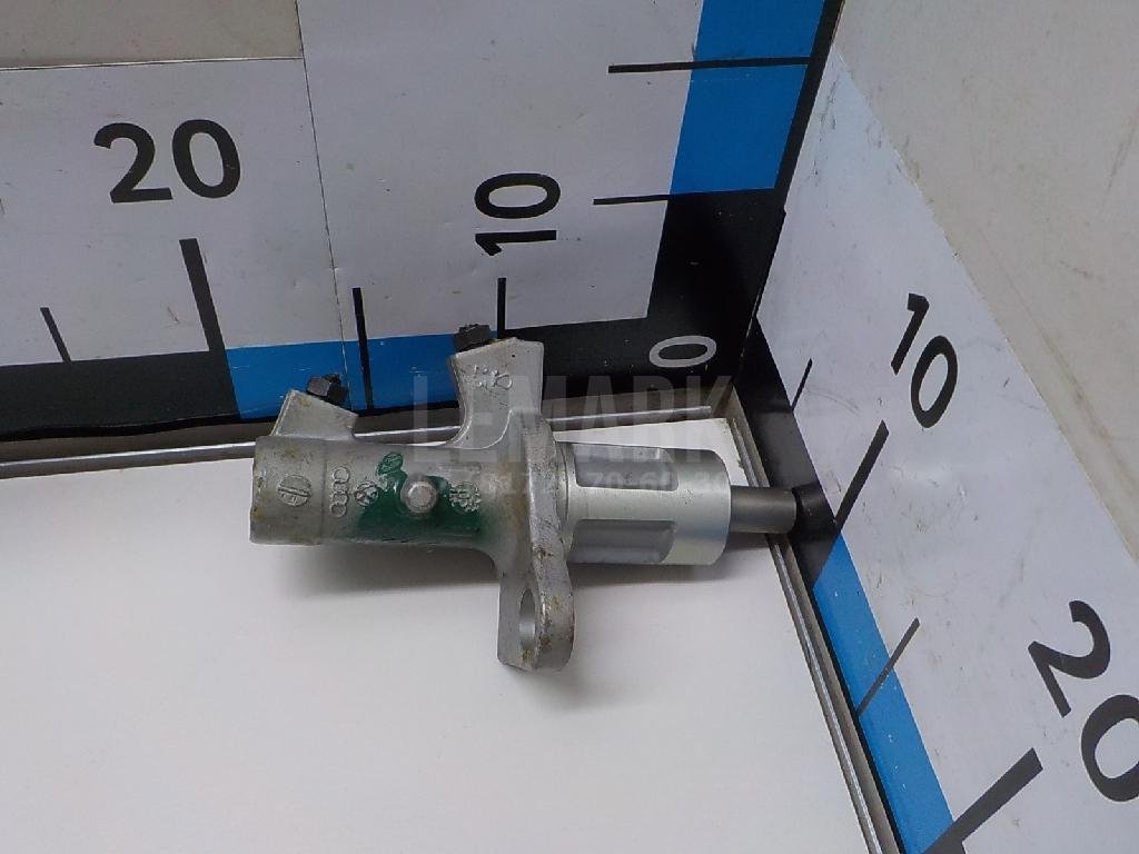 Цилиндр тормозной главный