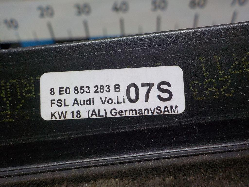 Накладка стекла переднего левого