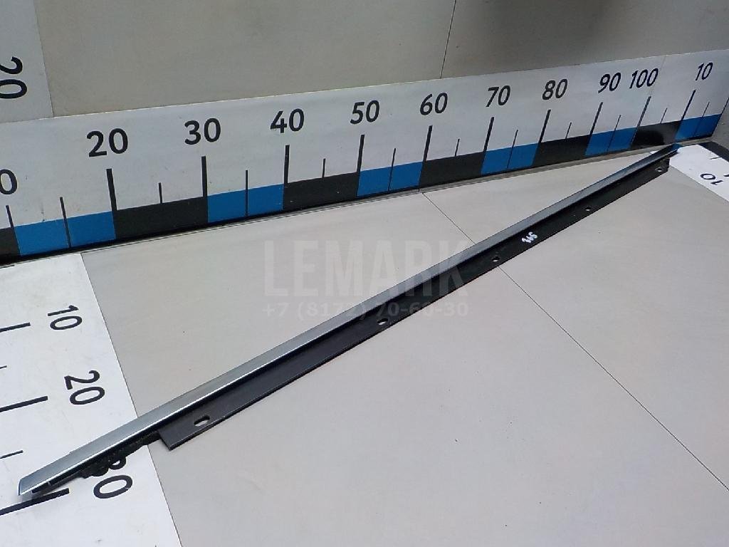 Накладка стекла переднего левого