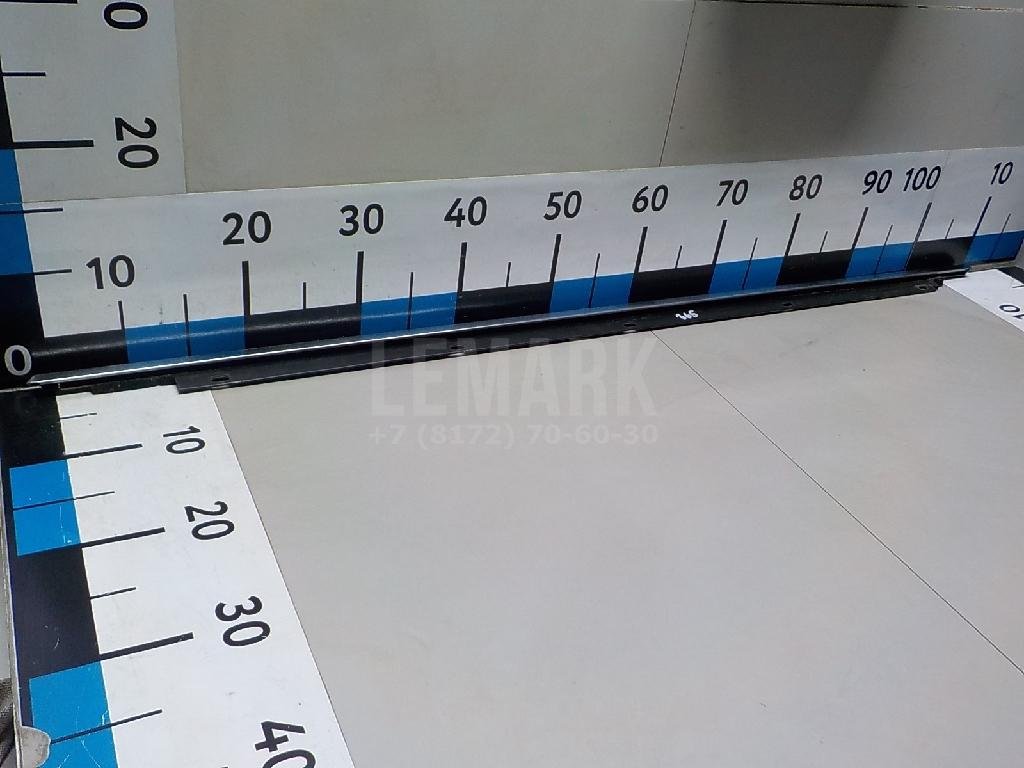 Накладка стекла переднего левого