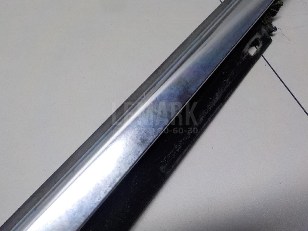 Накладка стекла переднего левого