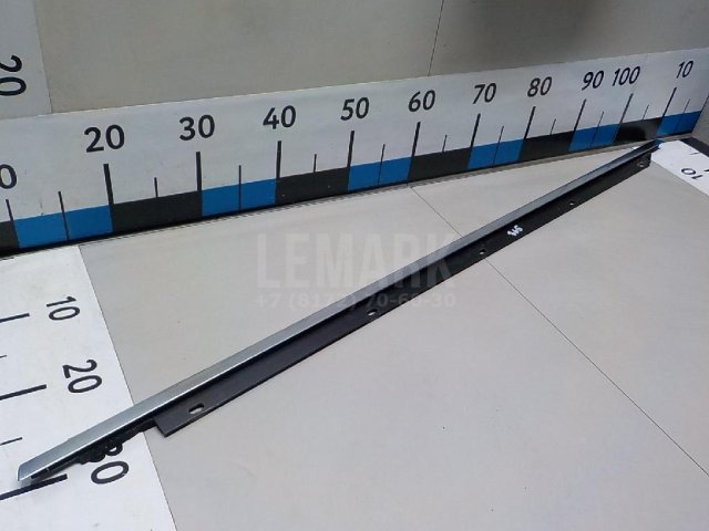 Накладка стекла переднего левого