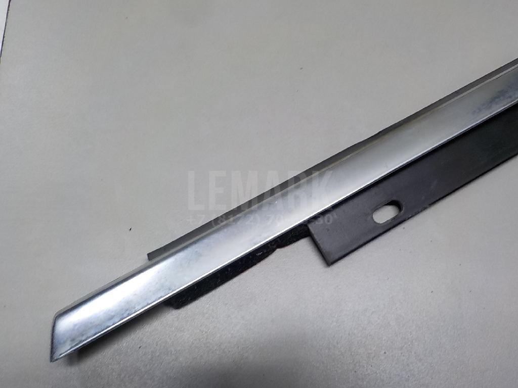 Накладка стекла переднего левого