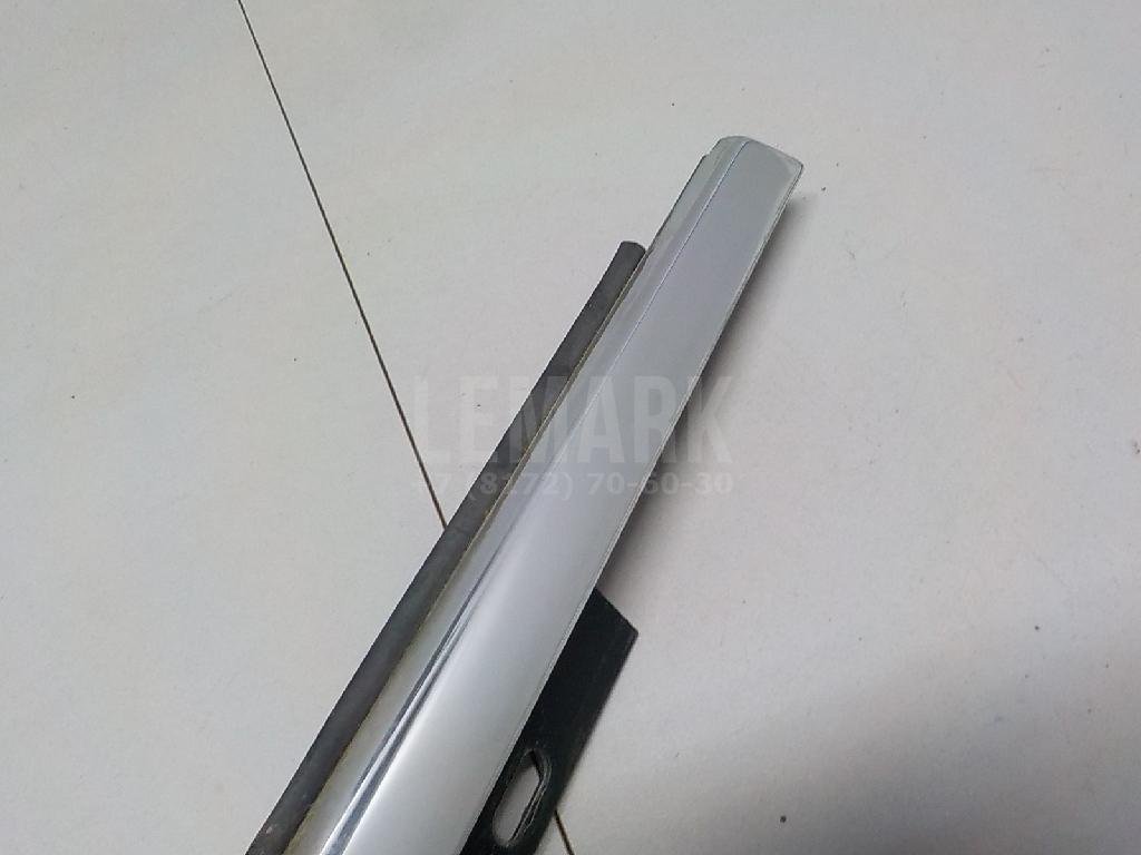 Накладка стекла переднего правого