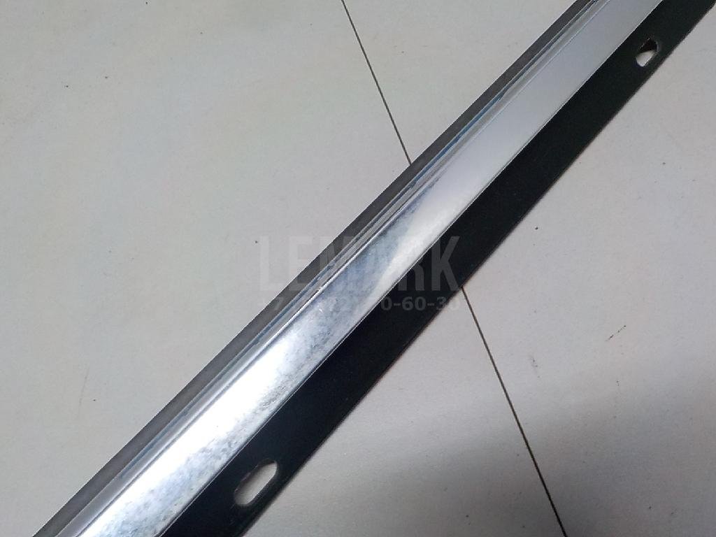 Накладка стекла переднего правого