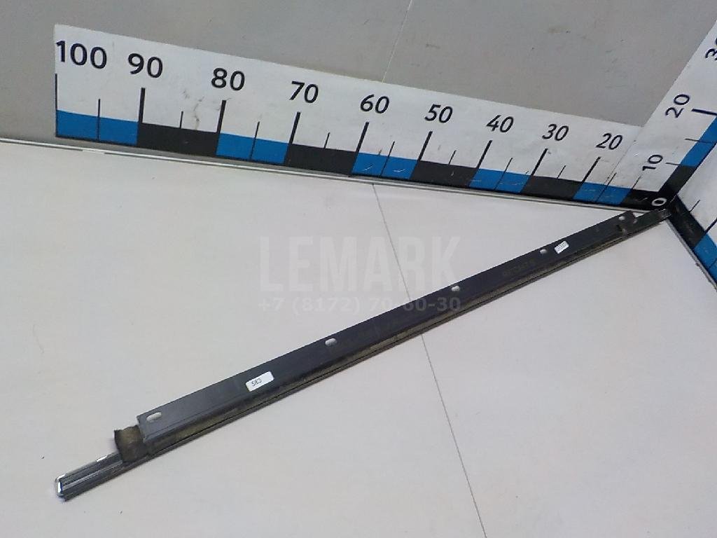 Накладка стекла переднего правого