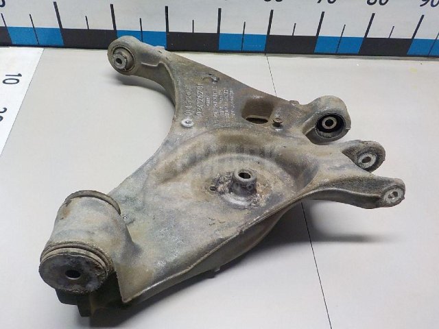 Рычаг задний нижний левый