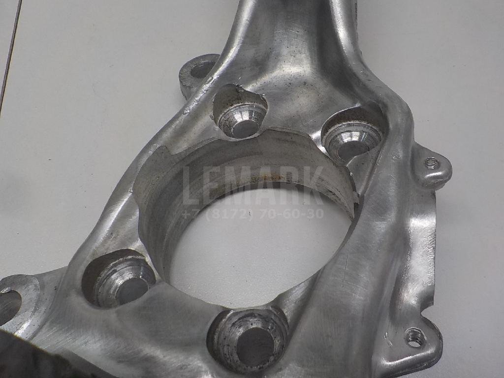 Кулак поворотный передний левый