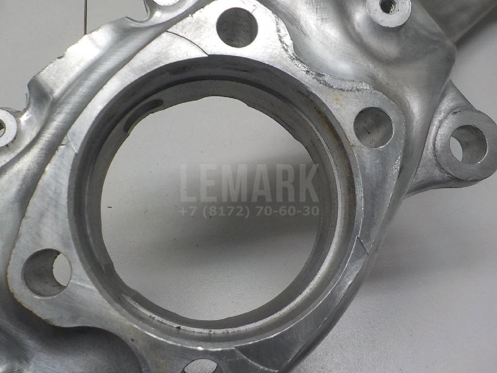 Кулак поворотный передний левый