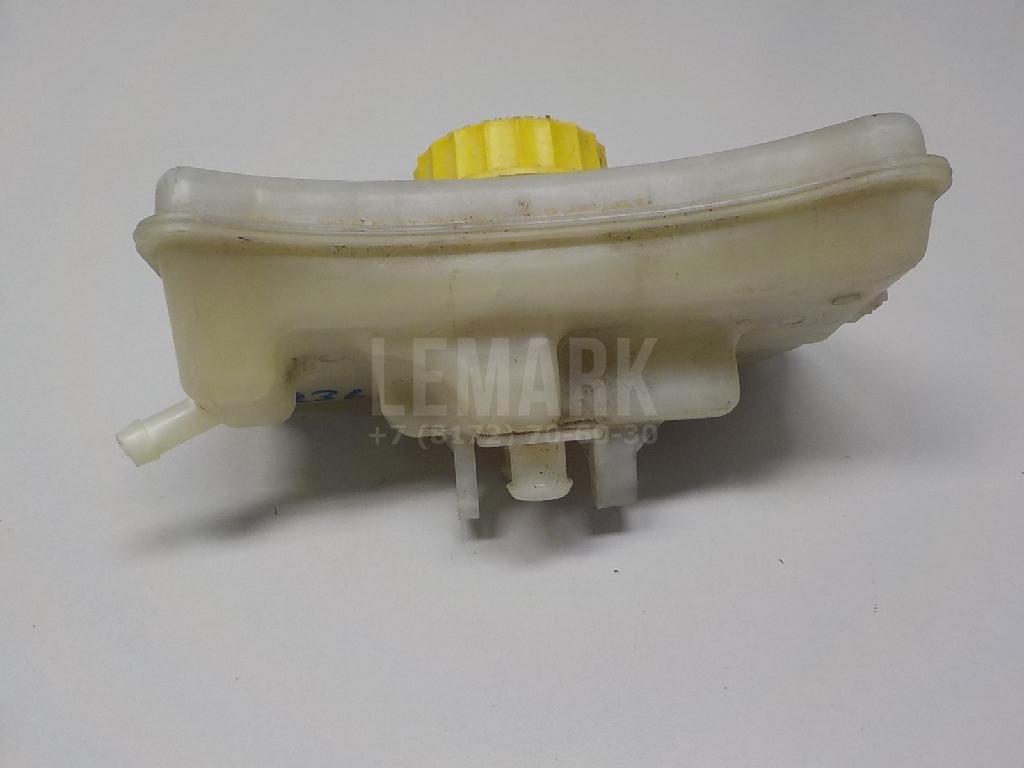 Бачок главного тормозного цилиндра