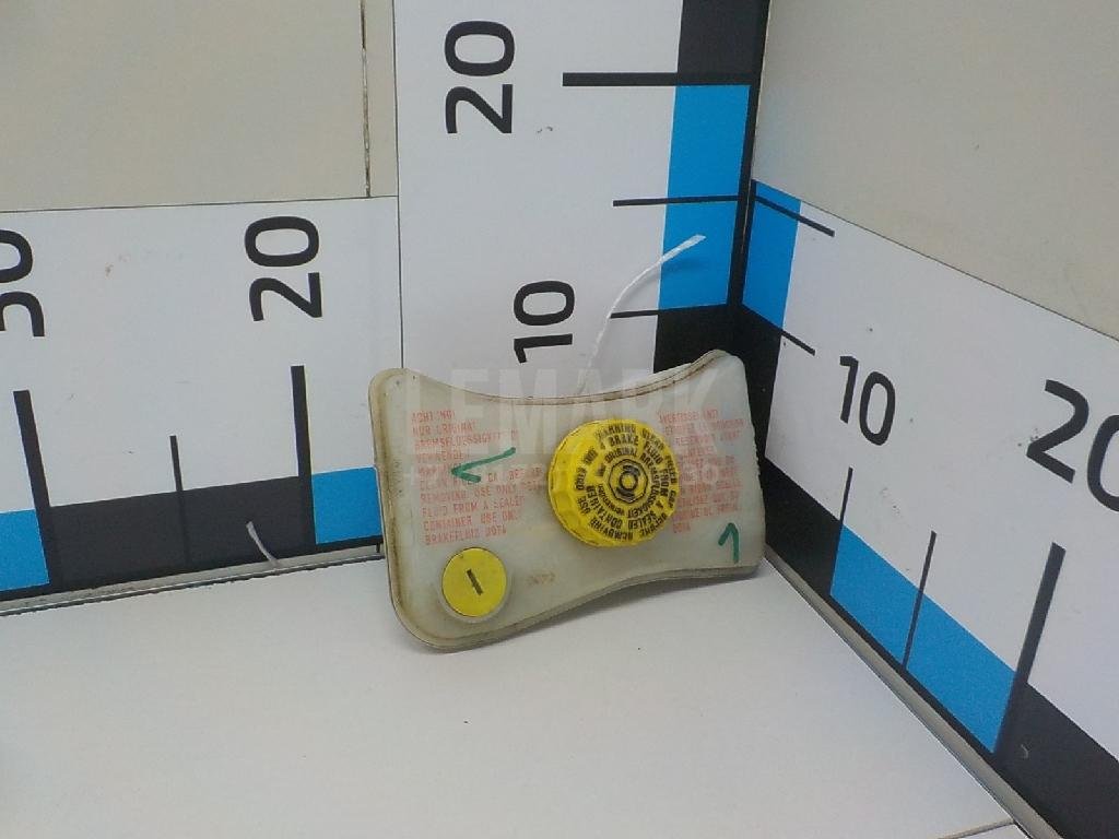 Бачок главного тормозного цилиндра