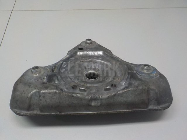 Кронштейн амортизатора