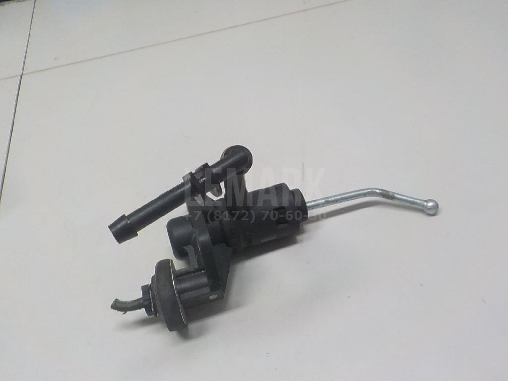 Цилиндр сцепления главный